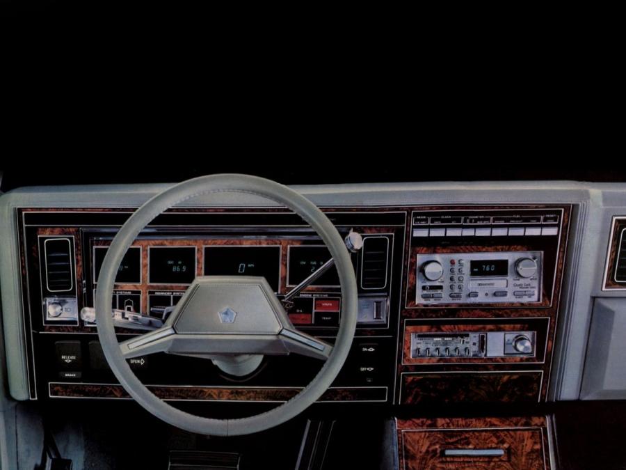 Панель приборов Imperial (YS) 1982 года  (фото 3 из 4)